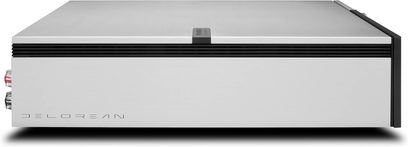 Stereo-Hi-Fi-Verstärker Cambridge Audio EVO 150 DeLorean Edition Silber, Frontansicht, minimalistische Frontblende mit zentralem Display
