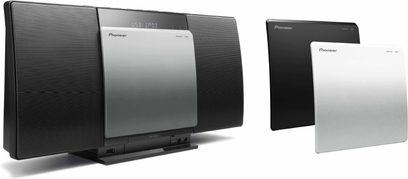 Pioneer X-SMC00 sort og grå dockingstationer, set forfra, bestående af en central højttaler og to sidehøjttalere