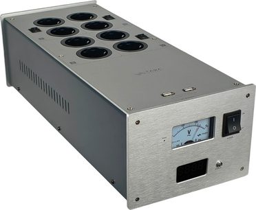 Netzfilter Taga Harmony PC-8000DC Silber, Perspektivansicht, 8 runde Steckdosen, Schalter, Digitalanzeige, Voltmeter