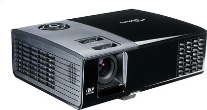 Optoma EP761 sort videoprojektor, set forfra og fra siden, rektangulær form, decentraliseret linse, ventilationsgitre