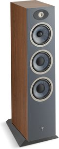 Sloupcový reproduktor Focal Theva N°3 v provedení Dark wood z ořechového dřeva, pohled zepředu, 3 kulaté reproduktory, tmavá dřevěná skříň