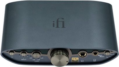 Aukštos kokybės ausinių stiprintuvas iFi Audio ZEN CAN 3, vaizdas iš priekio, pilkas korpusas, 4 mygtukai, 3 lizdai, 1 centrinis sukamas mygtukas
