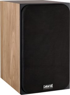 Библиотечна колонка Davis Acoustics Ariane 2 в светъл цвят, черна предница с заоблена тъканена решетка, изглед от три четвърти отпред