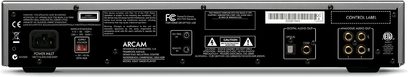 Arcam FMJ-CD37 sort CD-afspiller, frontpanel med display, knapper, hovedtelefon- og audiostik, fjernbetjening, set forfra