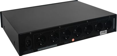 Strømrenser Taga Harmony PF-2000, sort, metalchassis, trekvarts bagudvendt visning, seks Schuko-udtag og IEC-indgang