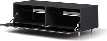 Blank, højglans sort TV-møbel fra Just By Spectral JRL1100-BG, 2 nedfældelige låger, 2 hylder, metalben, set forfra