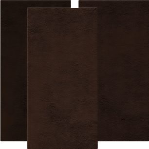 To rektangulære paneler af mørkebrunt stof, side om side, set forfra