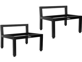 Kaks musta metallist Enova HIFI Vintage Metal Stand 20 kõlariseisu jalga, nelja jalaga ristkujuline raam tagumise riba ja esise logo ning perspektiivivaatega