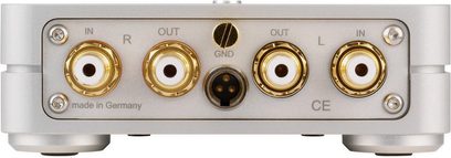 ClearAudio Basic V2 silvertonad förförstärkare, frontvy, 4 guldpläterade RCA-kontakter, 1 DIN-ingång, silverfärgad metallhölje