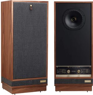 Dva sloupové reproduktory Fyne Audio Classic VIII v ořechu, zepředu, dřevo, jedna šedá mřížka, druhý koaxiální reproduktor