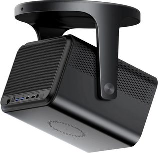 Videoproiector Hisense C3 negru, vedere din spate în trei sferturi, cu suport circular integrat, grilă frontală și porturi