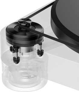Toca‑discos Audio Technica AT-LP7X close-up do motor preto por correia sobre base transparente