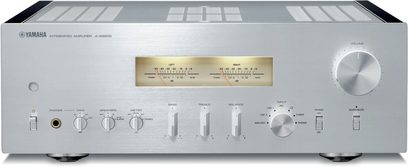 Yamaha A-S2200 Silber Stereo-Hi-Fi-Verstärker, Frontansicht, silberne Frontblende mit Tasten, Reglern und digitalem Display