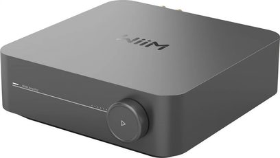 Amplificador hi-fi estéreo integrado WiiM Amp Pro cinza espacial com caixa retangular, botão circular na frente e logotipo na parte superior