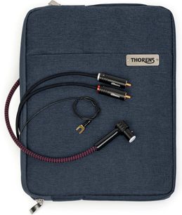Thorens PhonoConnect PHC 150 phono-kabel DIN-RCA 1,5 m, svart og purpurfarget flettet nylonstrømpe, svart vinklet DIN-plugg, to svarte RCA-kontakter med fargemarkeringer og forgylte kontakter, separat jordingskabel, sett ovenfra