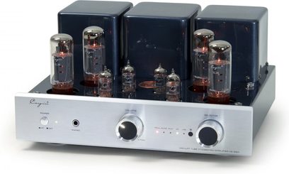 Cayin CS-55A EL34 sølv stereo integreret rørforstærker, set fra trekvart forfra, front i børstet aluminium med to store runde knapper, tænd/sluk-knap og hovedtelefonudgang, mørkeblå top med fire EL34-rør, fire små rør og tre transformatorhætter