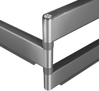 Vogel's Elite TVM 5645 zwarte tv-muurbeugel, close-up van de scharnierende armen en hun zilverkleurige draaipunten