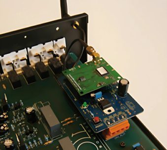 Atoll Elektronik WiFi-udvidelseskort til hi-fi-elektronik, tæt ovenfra-billede der viser de elektroniske komponenter på det grønne printplade