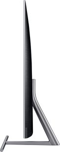 Samsung QE75Q7F 2018 fladskærms-tv set fra siden, flad skærm, sølvfarvet metalramme og -fod, tynde kanter