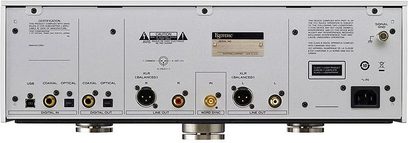 Esoteric DV-60 4K Blu-ray-afspiller set forfra, med lyd/video-stik på bagsiden og display på forsiden