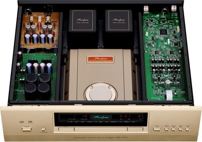 Højkvalitets CD-afspiller Accuphase DP-770, set ovenfra, med åben top, grønne printkort, sorte transformatorer, gylden frontpanel