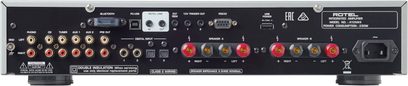 Amplificatore hi-fi stereo Rotel A12 MKII argento, vista posteriore, connettività audio analogica e digitale, prese per diffusori e alimentazione