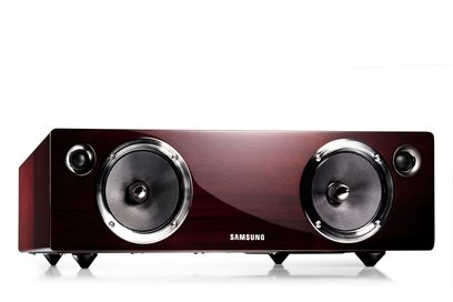 Samsung DA-E750 bordeaux multimediehøjttaler, set forfra, 2 runde sorte højttalere, blank træfacade