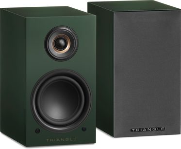 Două boxe conectate Triangle Elara LN-01A în culoarea verde Englezească, formă cubică, finisaj mat verde închis, difuzor negru vizibil pe fața frontală