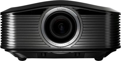 Optoma HD83 sort videoprojektor set forfra, centralt objektiv, ventilationsriste på siderne