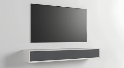 Vægmonteret Clic Classic Series Model 13S AV-møbel, hvid kabinet, front i gråt stof, set forfra under et tv