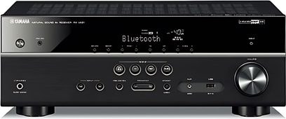 Yamaha RX-V481 sort hjemmebiografsforstærker, set forfra, blå skærm, sølvfarvede knapper og drejeknapper, USB-port, hovedtelefonstik