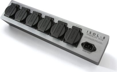 Multiprise Isol-8 PowerLine Plus med 8 stik, set oppefra, kabinet i børstet metal, individuelle sorte kontakter til hvert stik