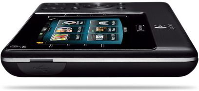 Logitech Harmony 1100 Universalfernbedienung in Schwarz, Draufsicht, farbiges Touchscreen-Display mit App-Symbolen