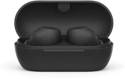 Sony WF-C710N fekete, mat műanyagból készült, fülbe illeszkedő, vezeték nélküli fülhallgató, ferde fülbetétekkel, nyitott fekete töltőtokban, előlről nézve
