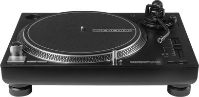 DJ-програвач вінілу Reloop RP 5000 MK4 чорного кольору, фронтальний вид, S-подібний тонарм і великий диск з бічним пітч-фейдером