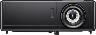 Videoproiettore Optoma UHZ55, vista frontale, case rettangolare nero, obiettivo centrato con anello argentato, griglie di ventilazione laterali