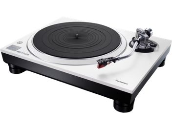Technics SL-1500CEG-W witte platenspeler met zwart plateau en zilveren toonarm, driekwart aanzicht
