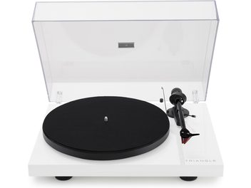 Hi-Fi Plattenspieler Triangle Lunar 3 weiß, Vorderansicht, schwarzer Plattenteller, schwarzer Tonarm, geöffneter transparenter Deckel