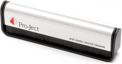 Antistatisk børste til vinylplader fra Pro-Ject Brush It, med børstet aluminiumskabinet, sorte børstehår, set oppefra