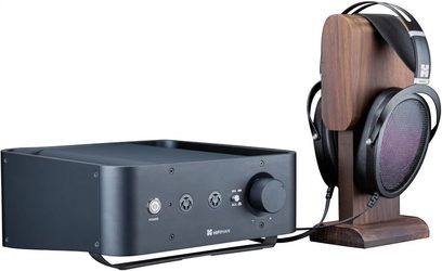Åben hi-fi hovedtelefon Hifiman Jade II System og dens forstærker, set forfra, hovedtelefon i træ med sorte puder, sort forstærker med knapper og stik