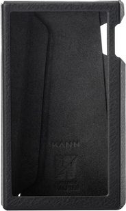 Sort beskyttelsescover i tekstureret læder til Astell&Kern Kann Max musikafspiller, med "KANN" præget på forsiden