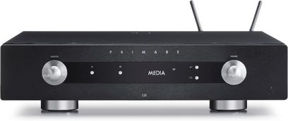 Primare I35 Prisma Schwarz Stereo-Hi-Fi-Verstärker, Frontansicht, 2 silberne Drehknöpfe, LED-Anzeige "MEDIA", 2 WLAN-Antennen