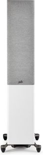 Sada sloupových reproduktorů Polk Audio R600 v bílé barvě, pohled zepředu, na černém podstavci s kolečky, šedá mřížka, logo „polk“ dole