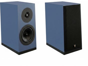 Par de alto-falantes de estante Davis Acoustics Courbet n.º 3 azuis, um com altifalantes visíveis e outro com grelha preta