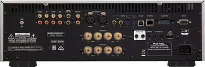 Amplificatore hi-fi stereo Rotel RA-1572MKII argento, vista frontale. Pannello frontale nero con pulsanti e prese argentate