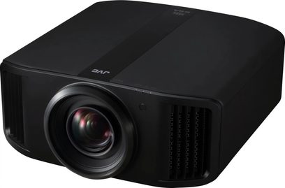 Videoproiector JVC DLA-NZ900 negru, vedere frontală ușor înclintată, obiectiv în față în centru