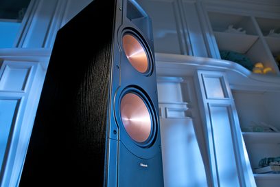 Klipsch RF-82 MkII svart gulvhøyttaler, nærbilde forfra av de to ovale høyttalerne og diskanten