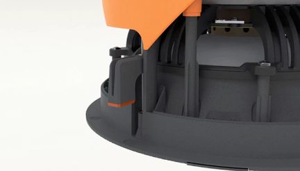 Czarny robot odkurzający widziany z boku, z kółkami, obrotową szczotką, czujnikami i zdejmowanym pomarańczowym zbiornikiem