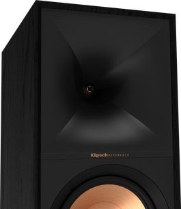Klipsch R-800F siyah kolon hoparlör, tweeter ve altın renkli logo üzerine yakın çekim ön görüntü, yönlendirilmiş aydınlatma