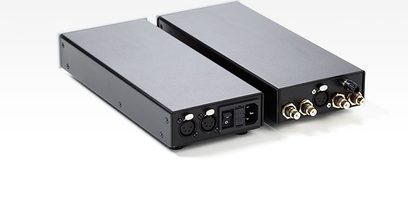 Preamplificatore phono Lehmann Audio Decade argento, case rettangolare in metallo argentato, pannello frontale nero con connettori e manopole